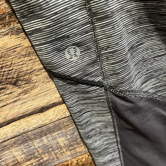 LULULEMON Crop pants leggings size 8 black gray Run For Fun athletic wear - Picture 13 of 16